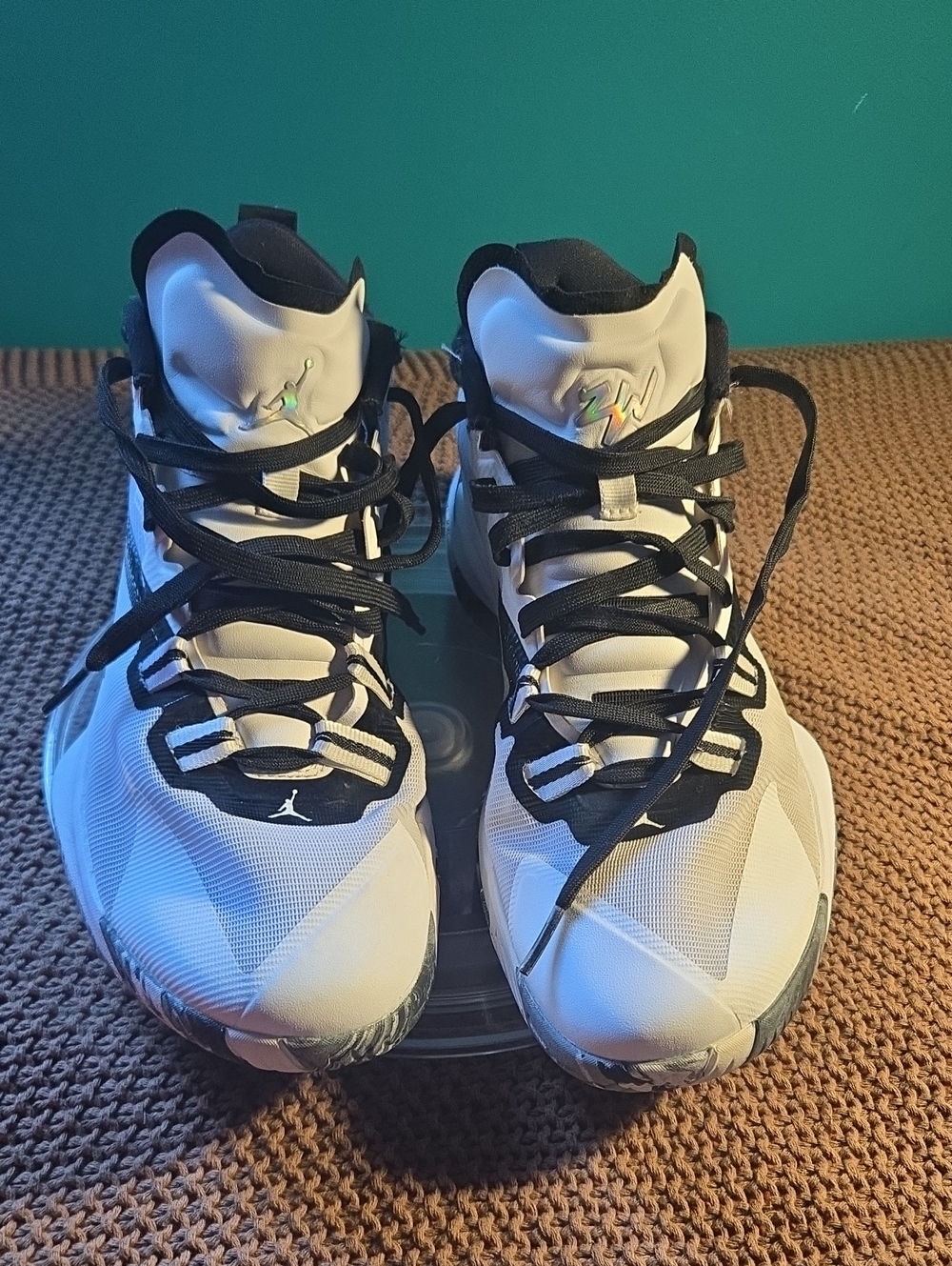 E1 Jordan Zion 1tb "White/Black Sz 10